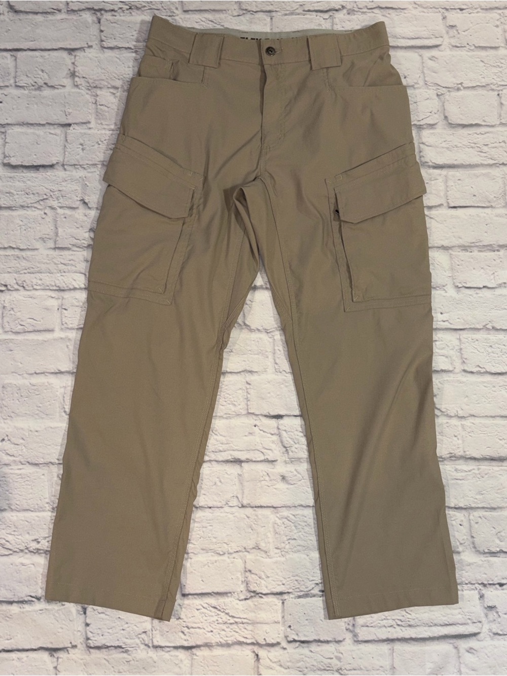 Duluth Trading Co. Men's Cargo Pants in Smokey Tan. Size 34x30
